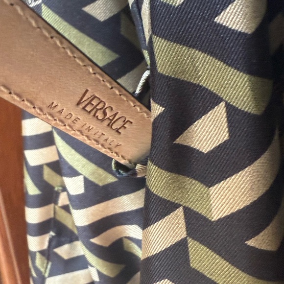 ⭐️⭐️⭐️SOLD ⭐️⭐️⭐️VERSACE La Greca Monogram Print Long sleeve silk shirt dress - Picture 17 of 17